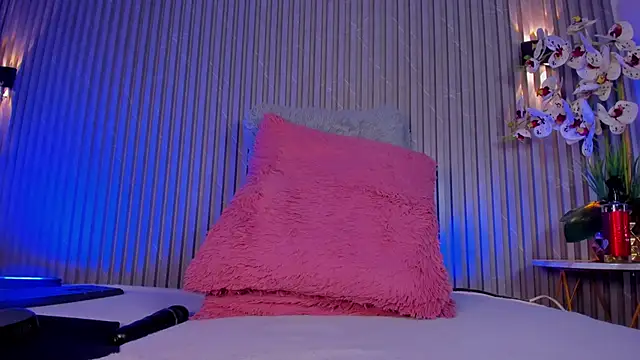 SOPHICOLLINS's cam snapshot