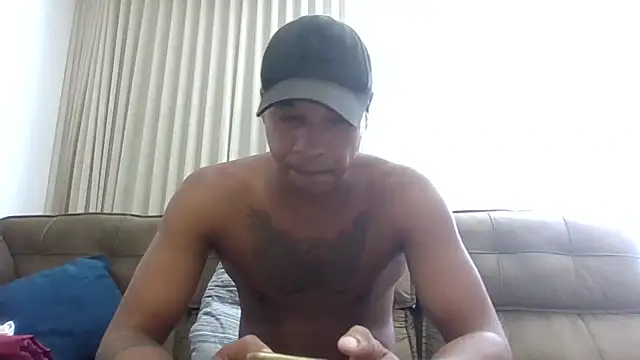 JUNINHOLEKEJR's cam snapshot