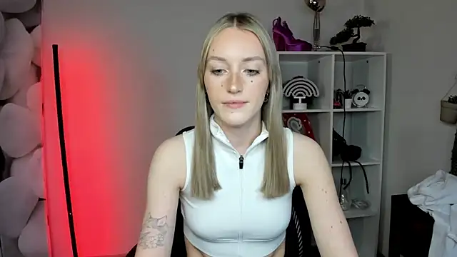 EvelynBlond's cam snapshot