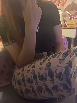 LaPetitechienne1's cam snapshot