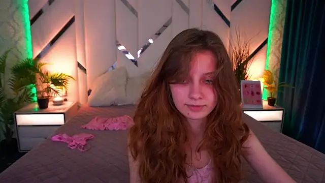 CuteeFoxy live sex cam