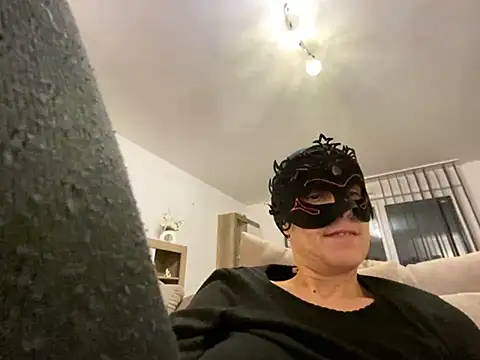 Marilou1983 live sex cam