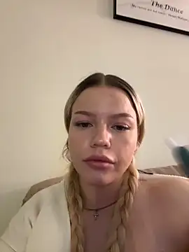 TinyTrixi's cam snapshot