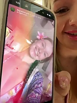 LoveShae_'s cam snapshot