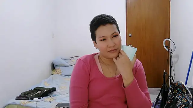 luxandracon23's cam snapshot