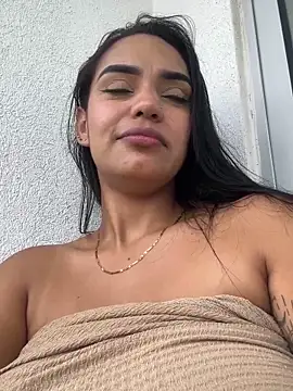 Sara-77 live sex cam