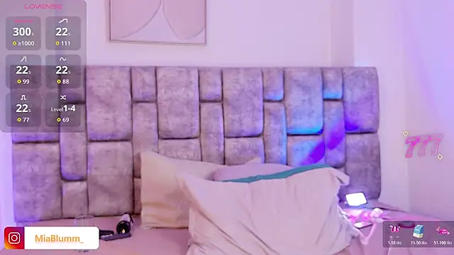 MiaBlumm_'s cam snapshot