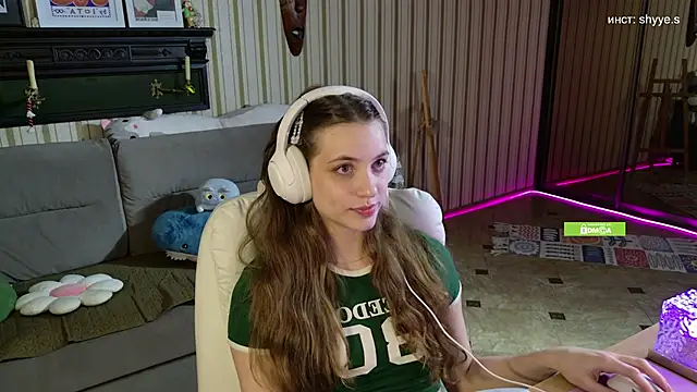 Sarah_Supershy's cam snapshot