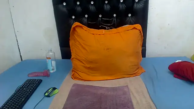 MatureMilfxxx's cam snapshot