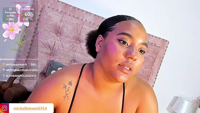Michelle_Lewis_'s cam snapshot