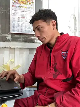 santiObrero live sex cam