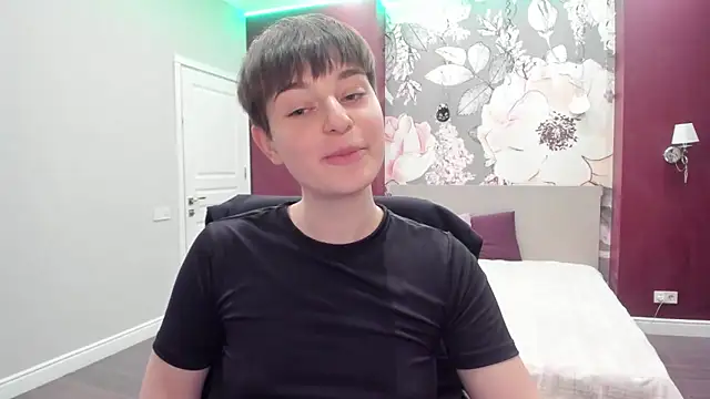 EmiliaYours live sex cam