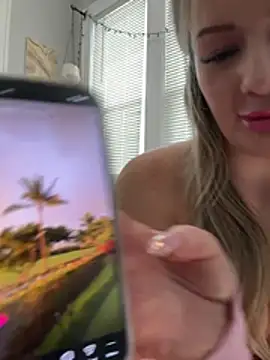 LoveShae_'s cam snapshot