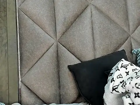 ChloeeMiller__'s cam snapshot