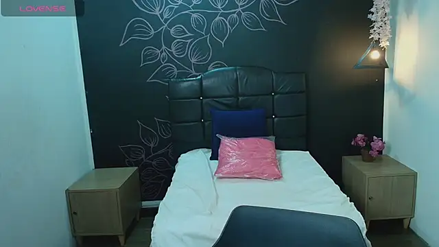 IvonneRoss_'s cam snapshot