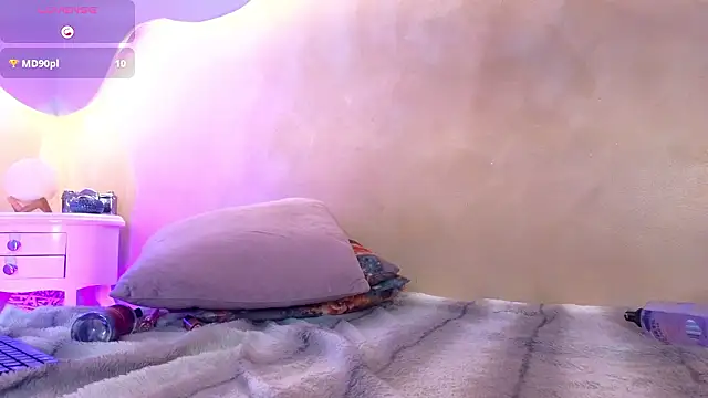 BellaRooux's cam snapshot