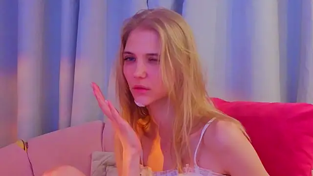 4example_Chloe's cam snapshot