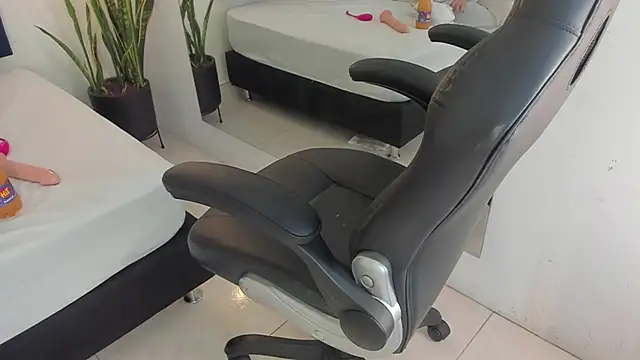 mayaevansmg's cam snapshot