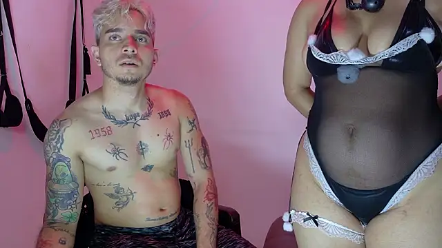 AliceandMax's cam snapshot