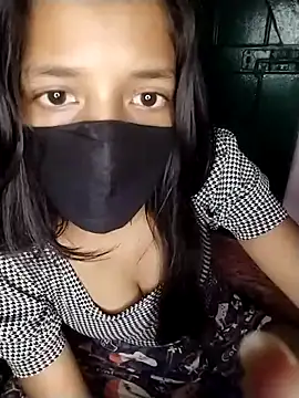 Surbhi-dixit's cam snapshot