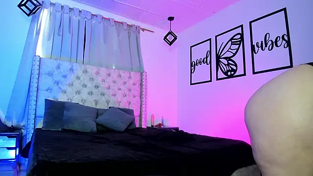 nicolee_millerr's cam snapshot