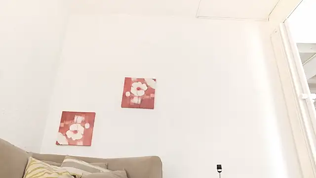 CarolineAikos live sex cam