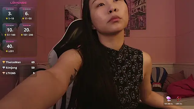 Inari_Okami_'s cam snapshot