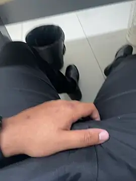 Henryzer7 live sex cam