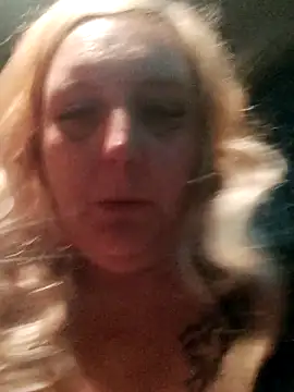 BecciDeluxe live sex cam