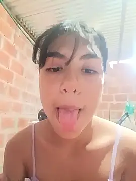 triana-hot18 live sex cam