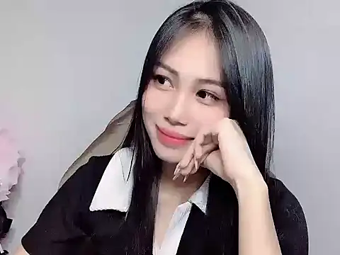 Thuy79 live sex cam