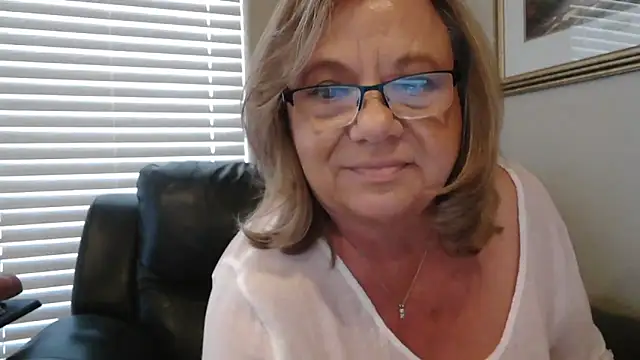 BustyAnnie's cam snapshot