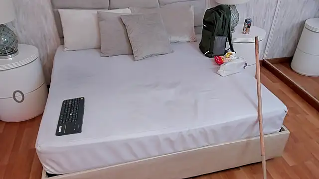 Naomii_BDSM live sex cam