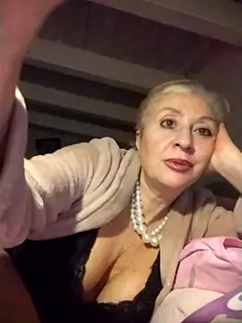 divinaerotica's cam snapshot