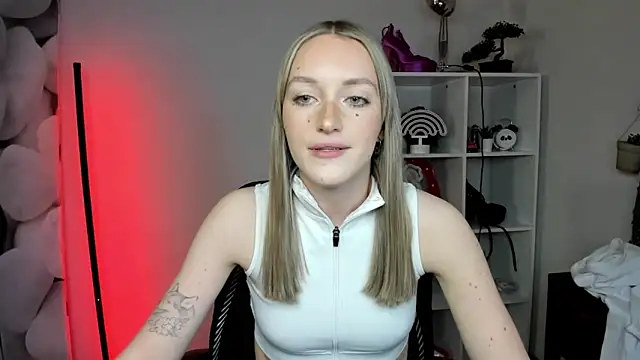 EvelynBlond's cam snapshot