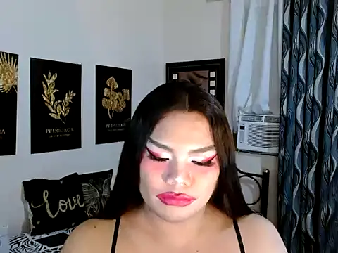 TSbrianaHugeCock's cam snapshot