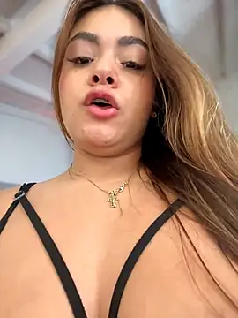 MayaMoanXXX live sex cam