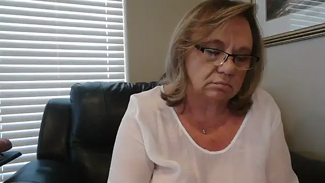 BustyAnnie's cam snapshot