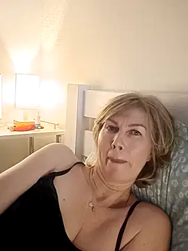 stellahere8's cam snapshot