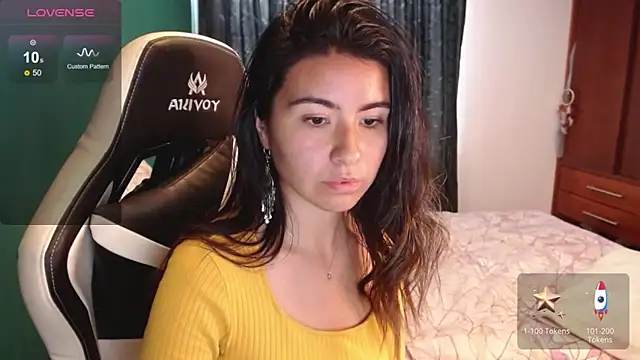 alice_middlee's cam snapshot