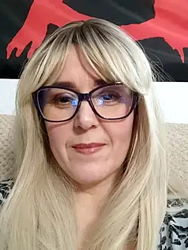 Amelialove42 live sex cam