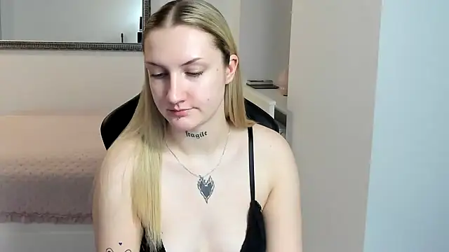 AlexaTease's cam snapshot