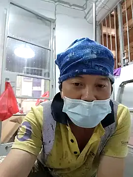 2tomka52052sex's cam snapshot