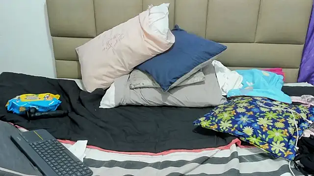 lilybaudyn_'s cam snapshot