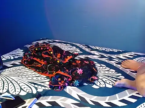 Hotginni4's cam snapshot