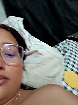 young_dairy01's cam snapshot