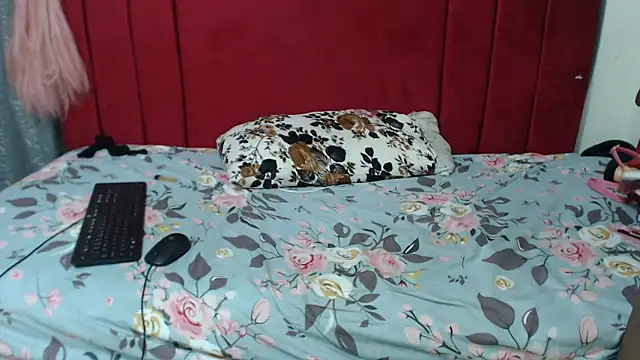 HipsDontLieX95's cam snapshot