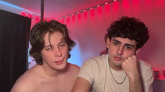 TheGeminiRoom's cam snapshot