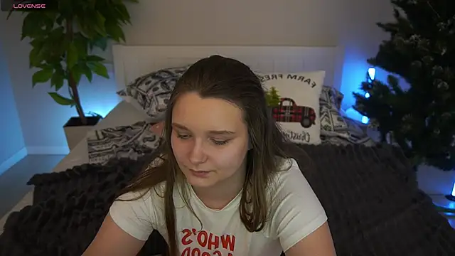 MagicPeachh_'s cam snapshot