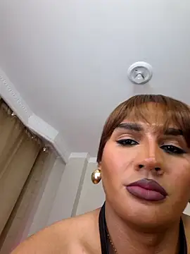 Romina_brunette live sex cam